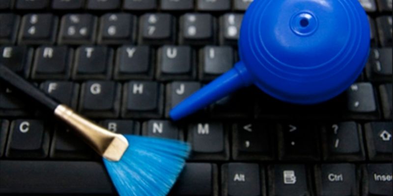 Cách vệ sinh bàn phím máy tính cực nhanh chóng và dễ dàng